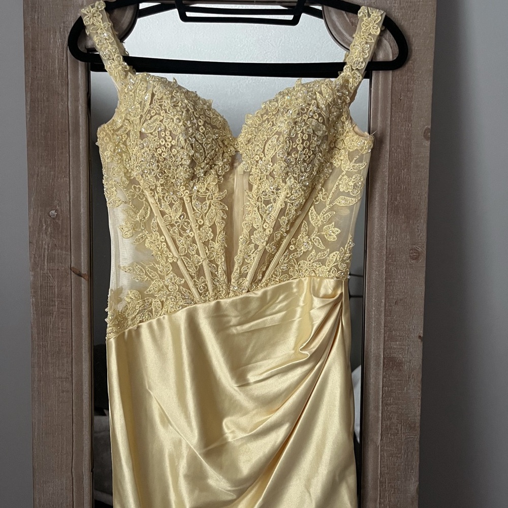 Sherri Hill Yellow Formal dress